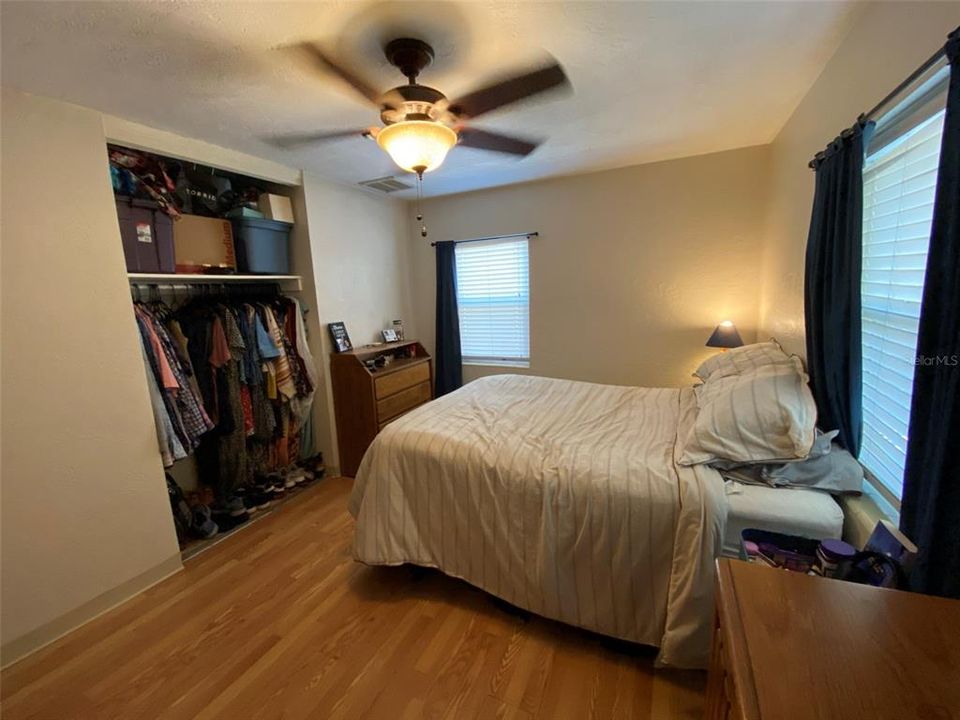 For Sale: $345,500 (2 beds, 1 baths, 930 Square Feet)