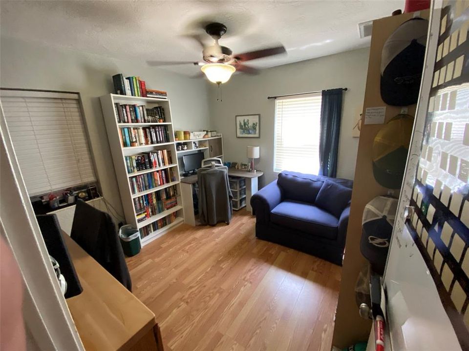 For Sale: $345,500 (2 beds, 1 baths, 930 Square Feet)