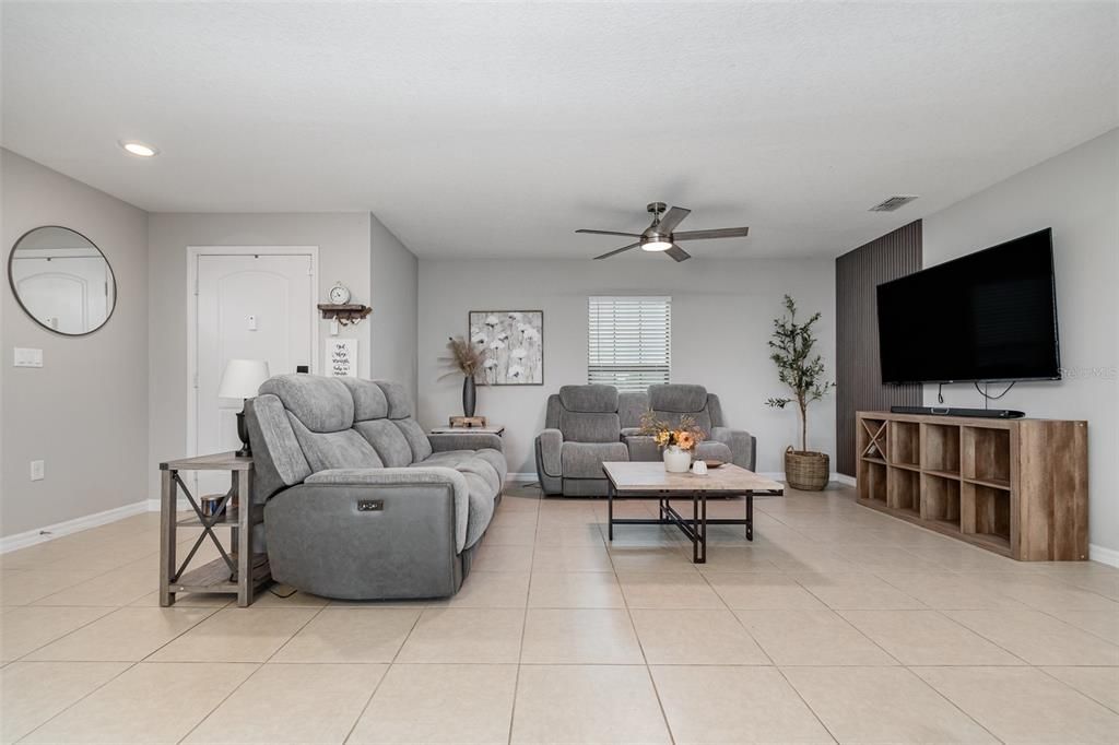 For Sale: $339,000 (3 beds, 2 baths, 1469 Square Feet)