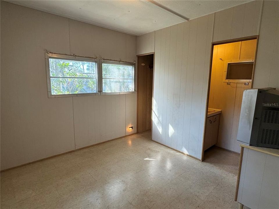 Active With Contract: $65,000 (2 beds, 1 baths, 936 Square Feet)