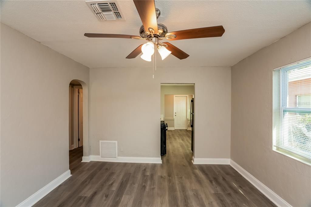 For Rent: $1,875 (2 beds, 1 baths, 908 Square Feet)