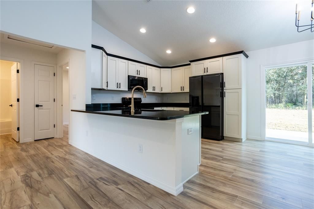 For Sale: $299,900 (3 beds, 2 baths, 1371 Square Feet)