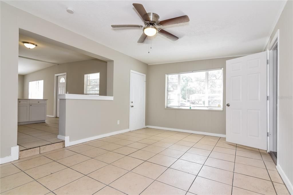 For Rent: $1,955 (4 beds, 1 baths, 1232 Square Feet)