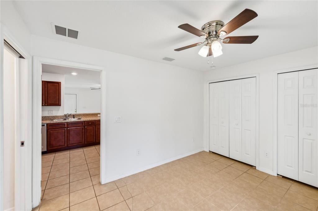 For Rent: $1,900 (3 beds, 2 baths, 1213 Square Feet)