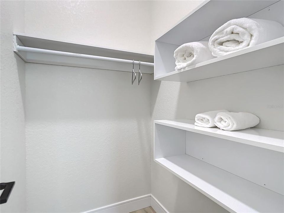 GUEST WALK-IN CLOSET