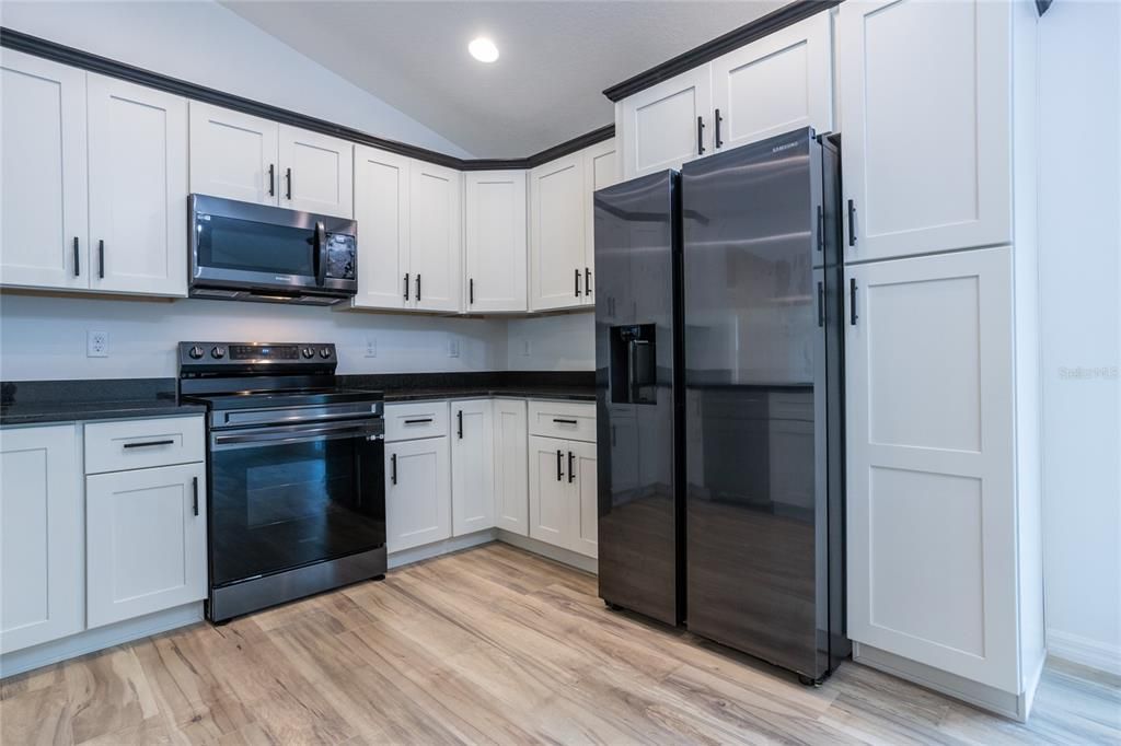 For Sale: $299,900 (3 beds, 2 baths, 1371 Square Feet)