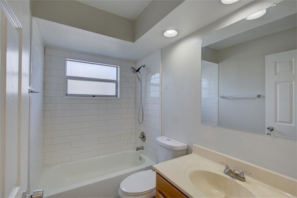 For Sale: $239,900 (3 beds, 2 baths, 1280 Square Feet)