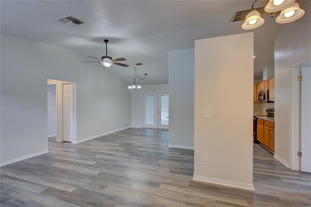 For Sale: $239,900 (3 beds, 2 baths, 1280 Square Feet)