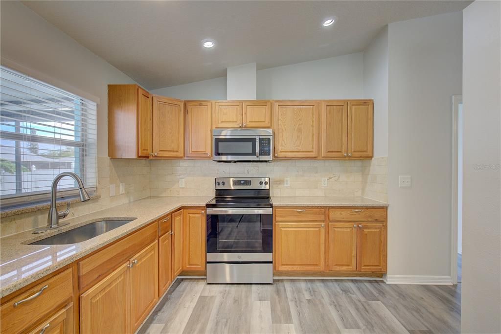 For Sale: $239,900 (3 beds, 2 baths, 1280 Square Feet)