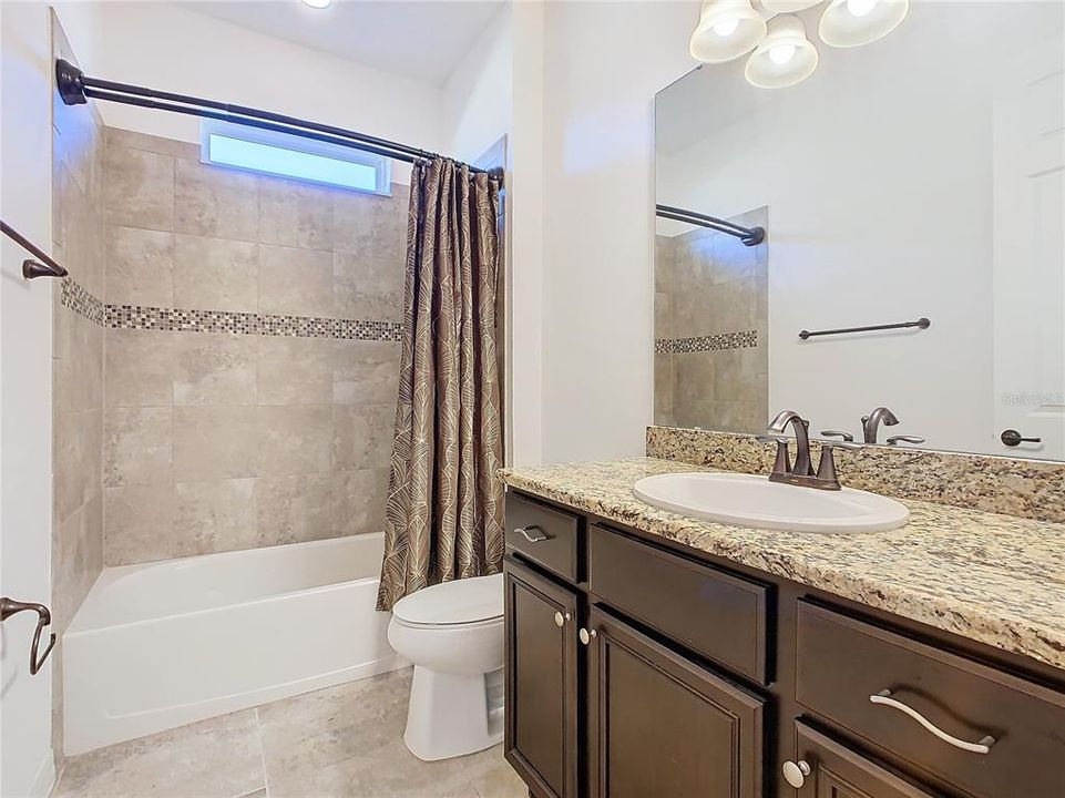 Guest's Bathroom with Tub&Shower