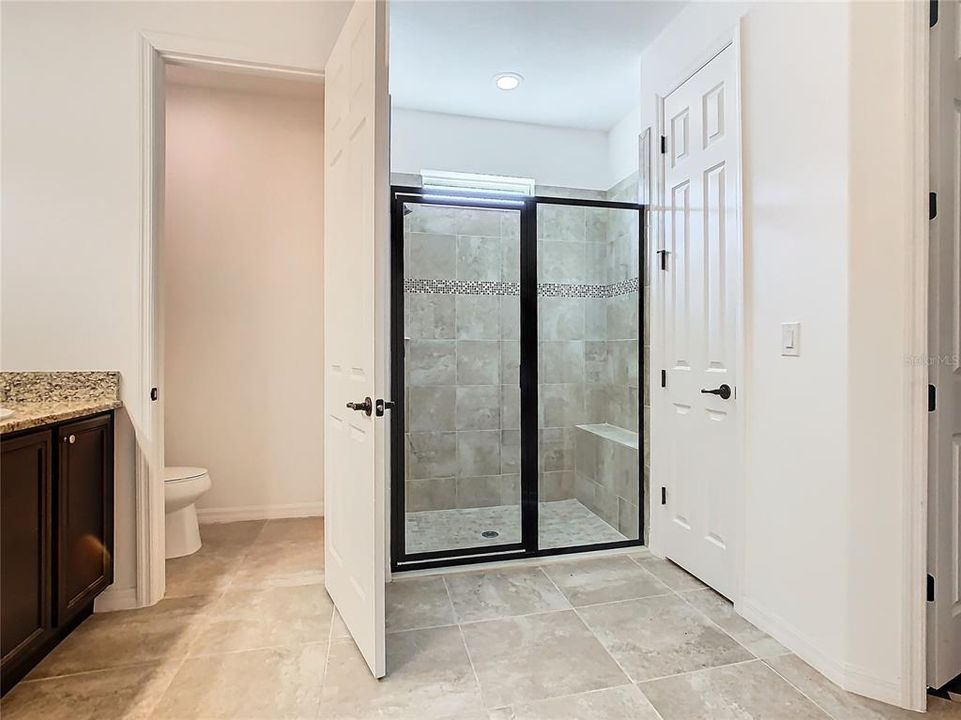 Walk-in Shower!!!