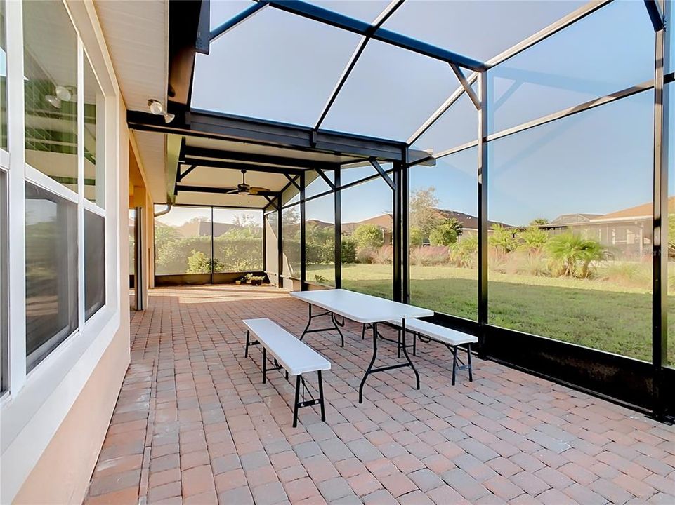 HUGE Covered Screened Lanai!!!!