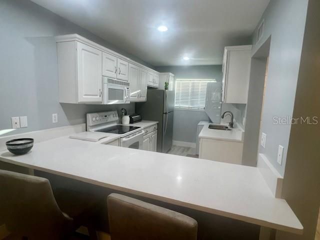 For Sale: $281,500 (2 beds, 2 baths, 1077 Square Feet)