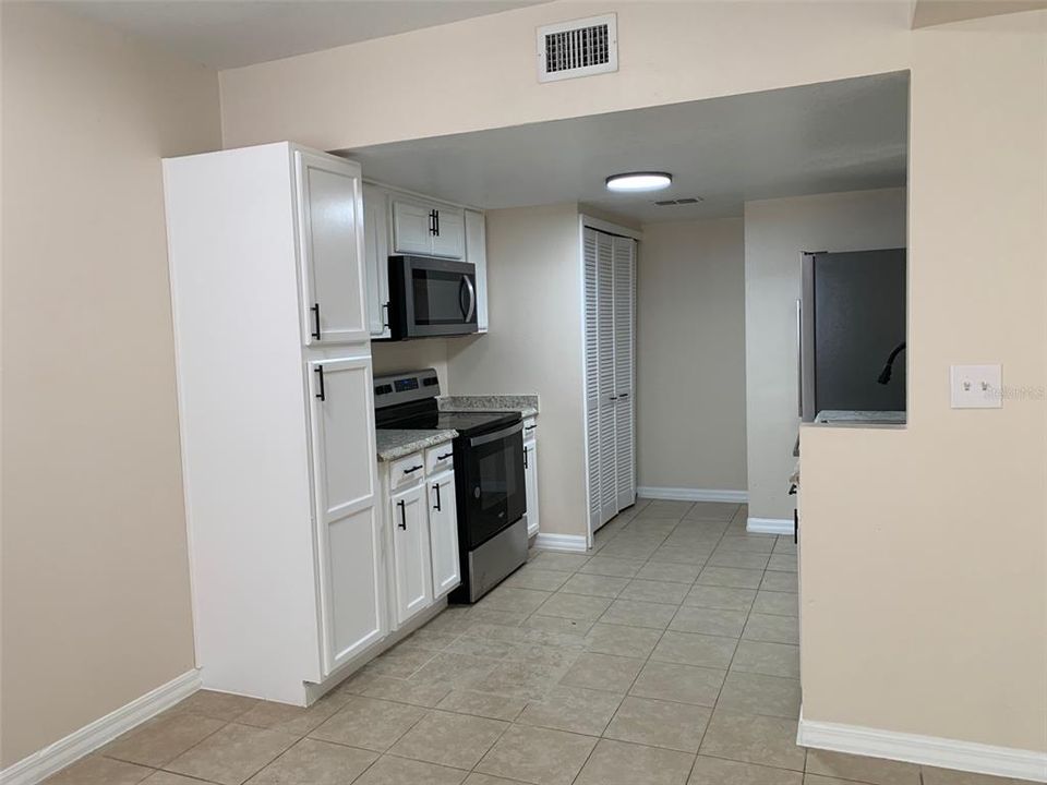 For Rent: $1,700 (3 beds, 2 baths, 1400 Square Feet)