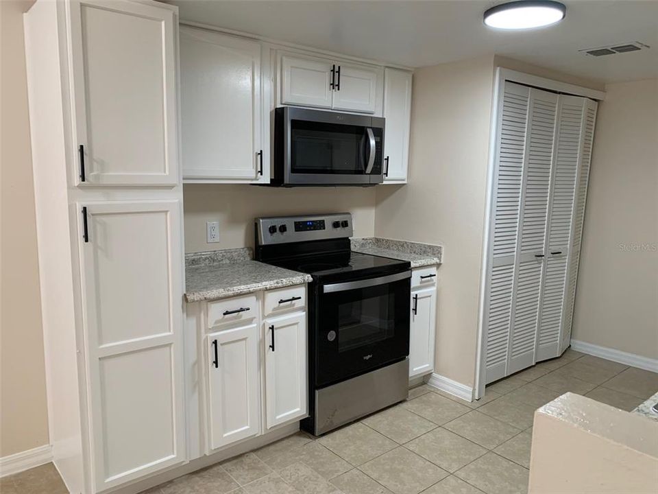 For Rent: $1,700 (3 beds, 2 baths, 1400 Square Feet)