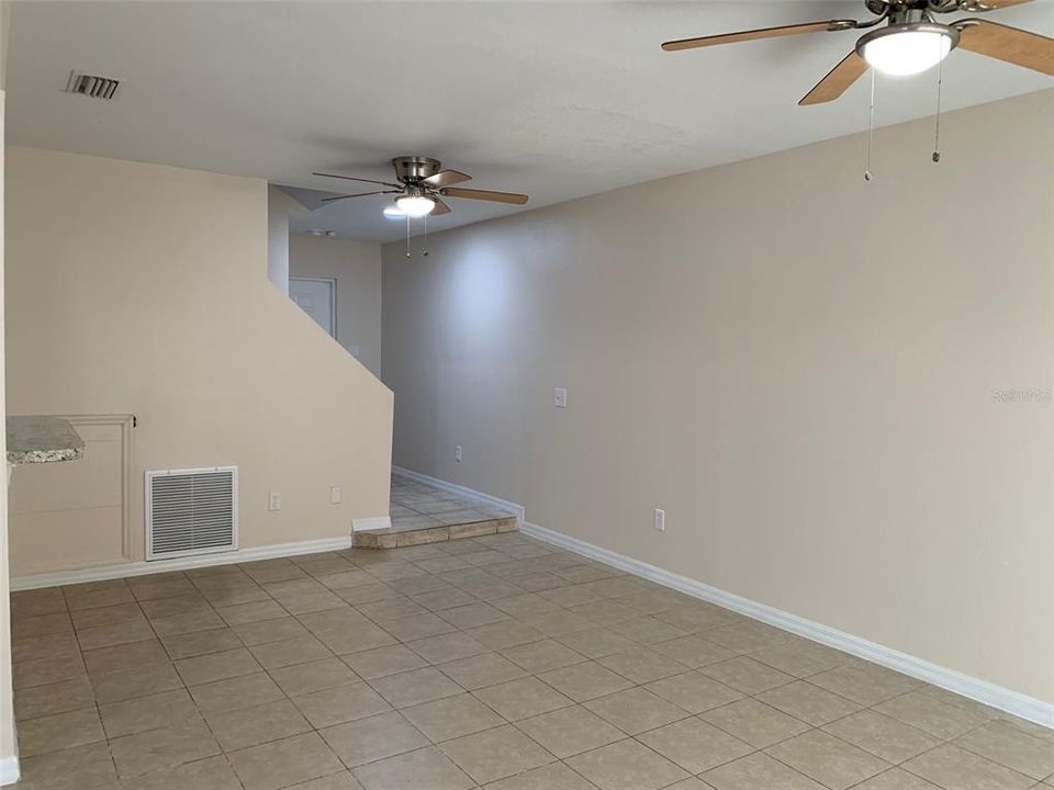 For Rent: $1,700 (3 beds, 2 baths, 1400 Square Feet)