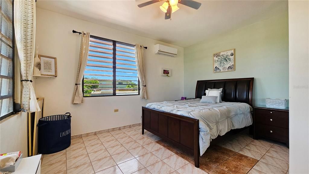 For Sale: $295,000 (8 beds, 0 baths, 3102 Square Feet)