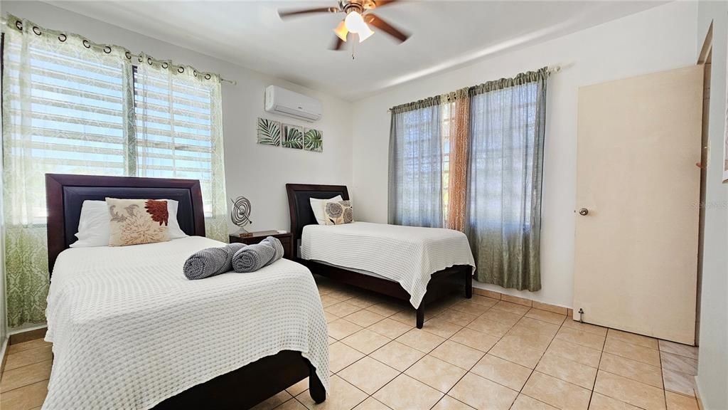 For Sale: $295,000 (8 beds, 0 baths, 3102 Square Feet)