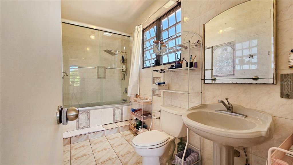 For Sale: $295,000 (8 beds, 0 baths, 3102 Square Feet)