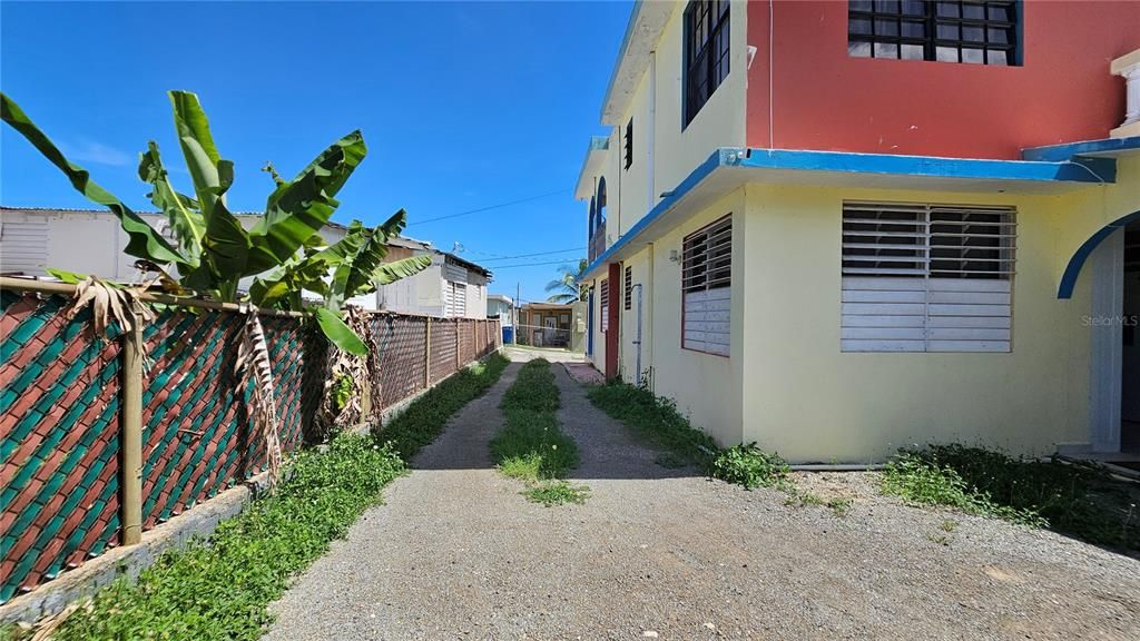 For Sale: $295,000 (8 beds, 0 baths, 3102 Square Feet)