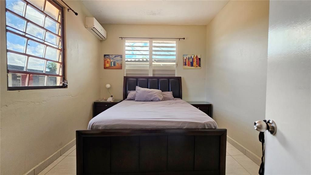 For Sale: $295,000 (8 beds, 0 baths, 3102 Square Feet)