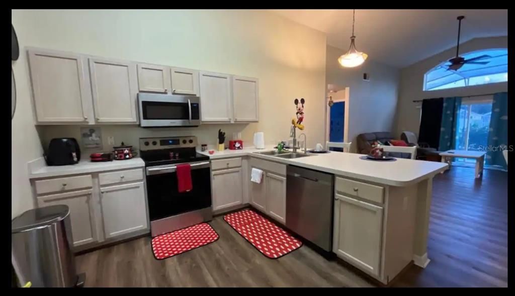 For Rent: $3,000 (3 beds, 2 baths, 1905 Square Feet)