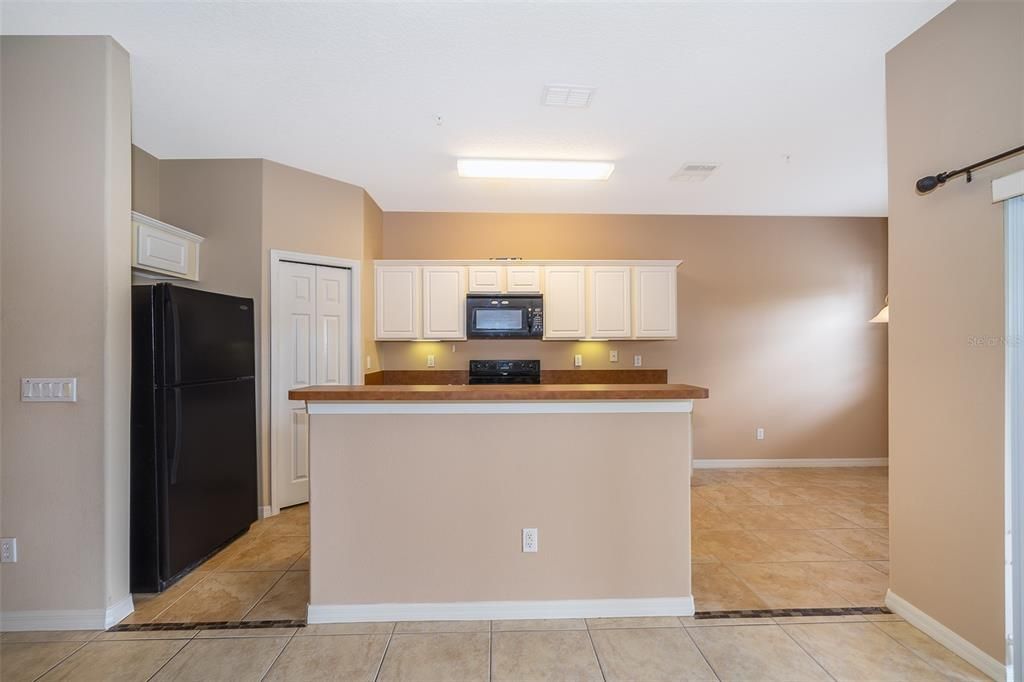 For Rent: $2,200 (3 beds, 2 baths, 1808 Square Feet)