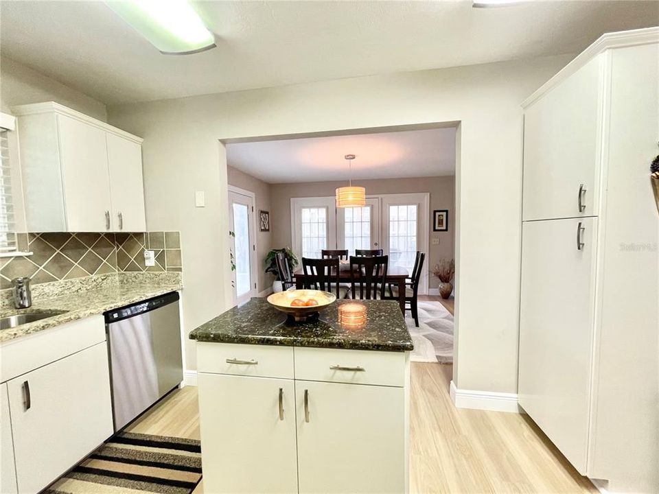 For Sale: $334,900 (2 beds, 2 baths, 1583 Square Feet)