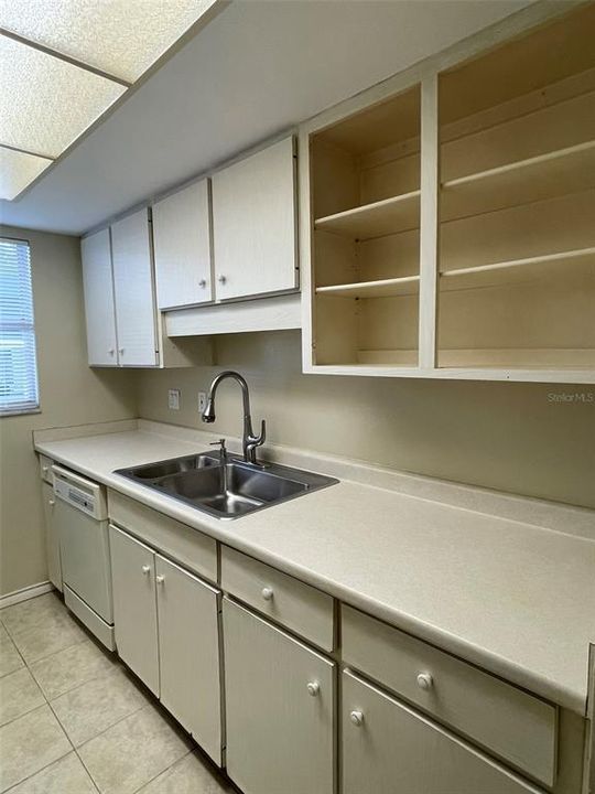 Kitchen with Dishwasher and Double Bowl Stainless Steel Sink with Pull-Out Sink Faucet