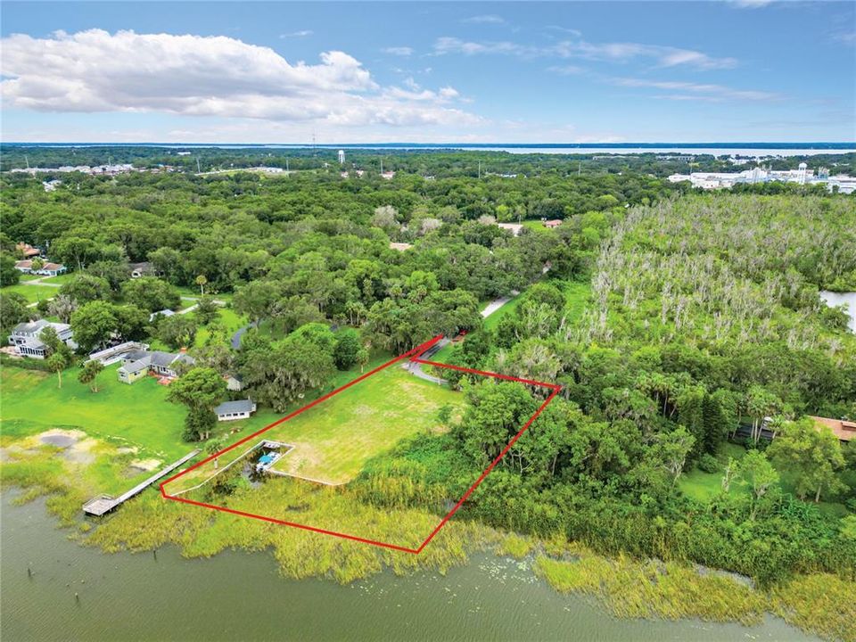 На продажу: $595,500 (1.05 acres)