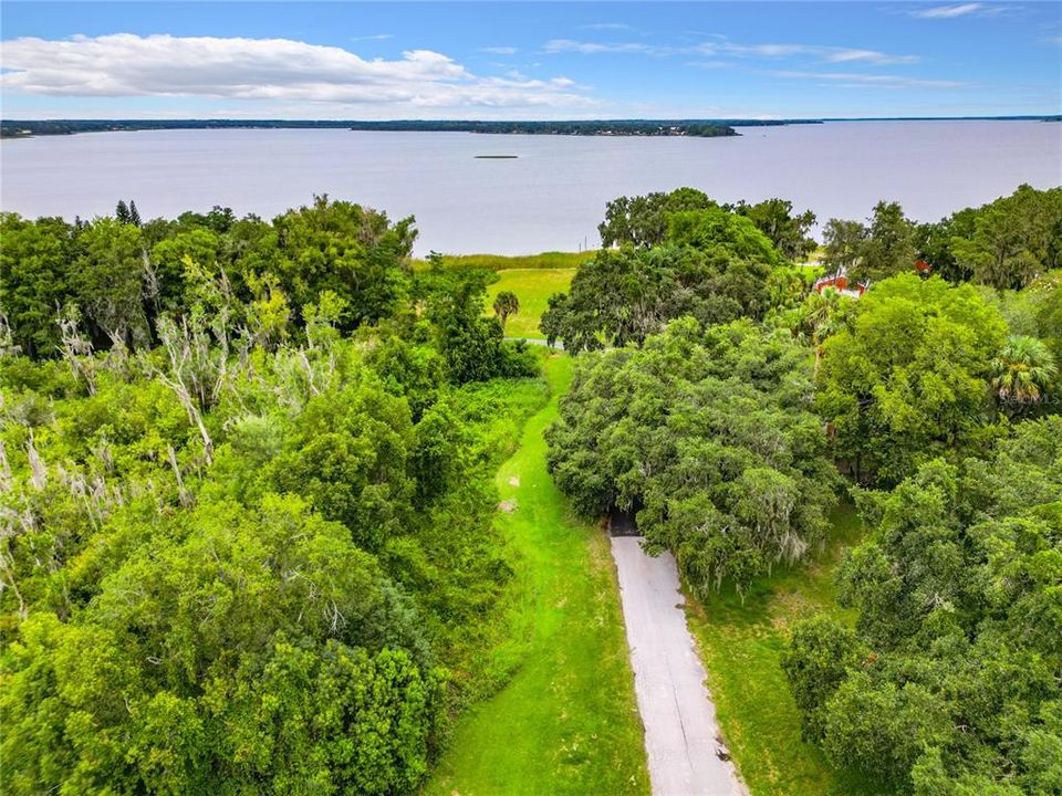 На продажу: $595,500 (1.05 acres)