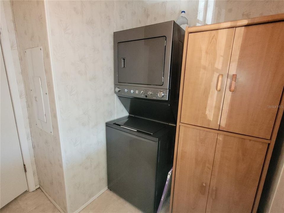 For Sale: $175,000 (2 beds, 2 baths, 1320 Square Feet)