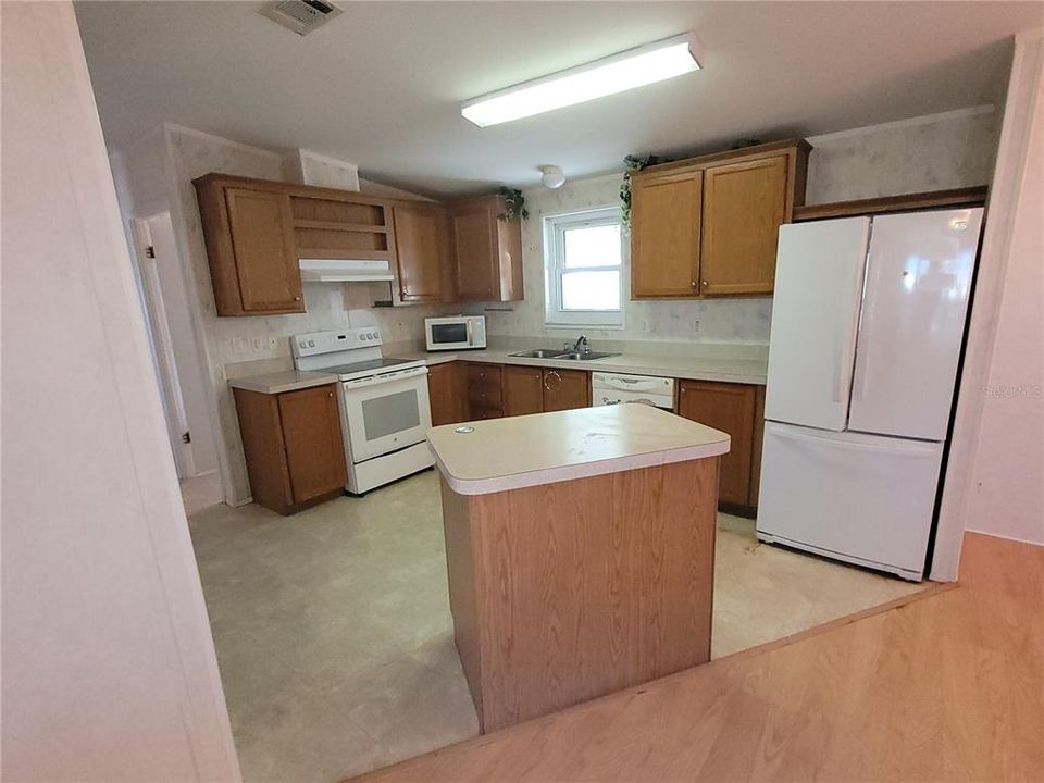 For Sale: $175,000 (2 beds, 2 baths, 1320 Square Feet)