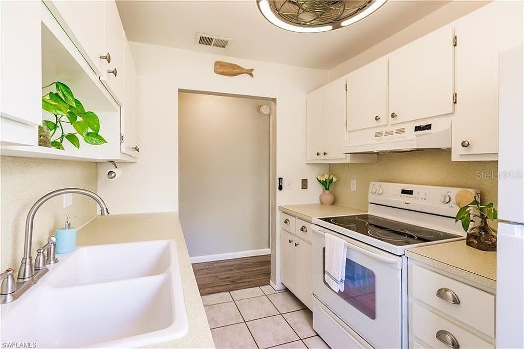 For Sale: $195,000 (2 beds, 2 baths, 909 Square Feet)