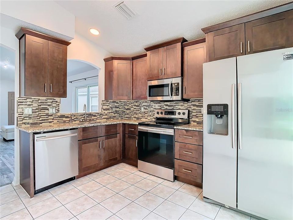 For Sale: $299,900 (3 beds, 2 baths, 1128 Square Feet)