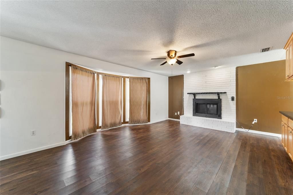 For Sale: $469,000 (4 beds, 2 baths, 2076 Square Feet)