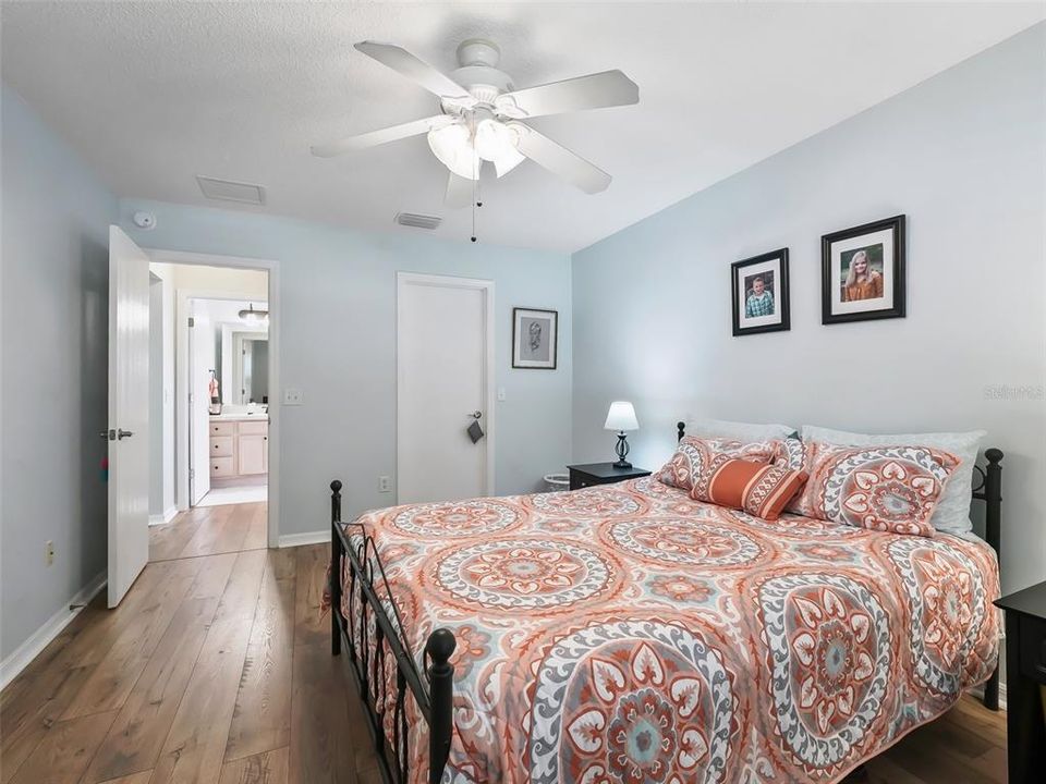 For Sale: $325,000 (2 beds, 2 baths, 1452 Square Feet)