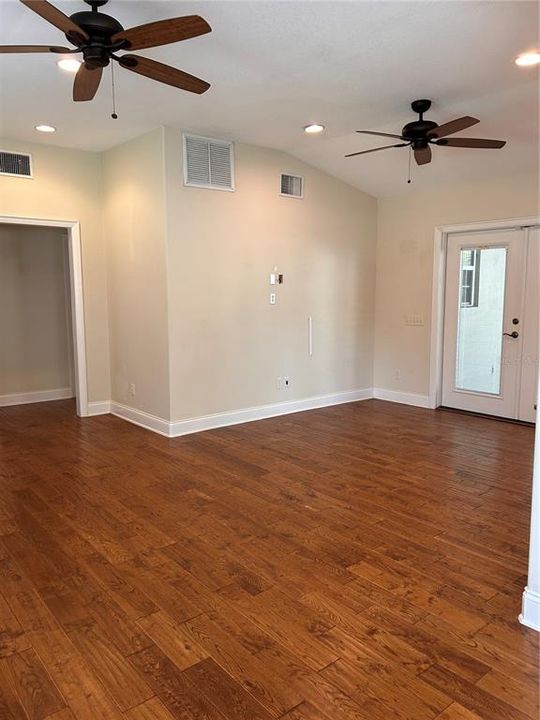 For Rent: $2,950 (2 beds, 2 baths, 980 Square Feet)