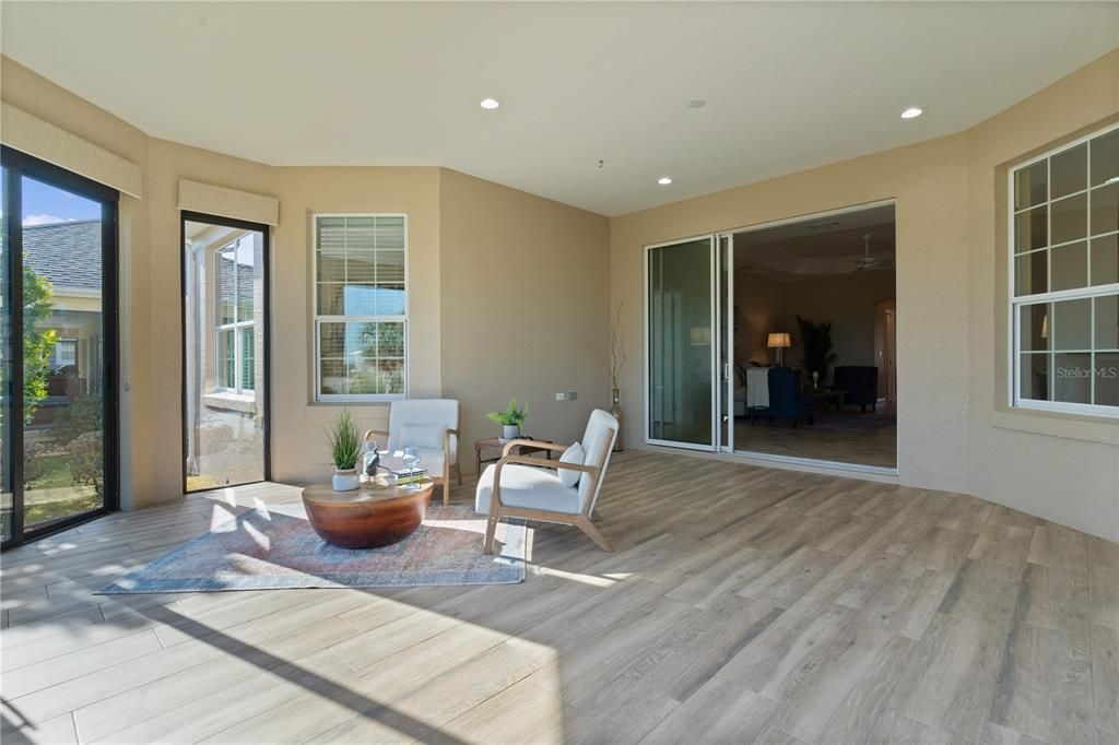 Enclosed OVERSIZED lanai with tile flooring