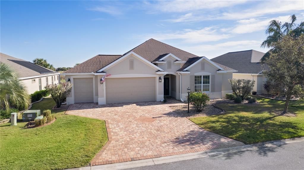 Lake Deaton has beautiful neighborhood curb appeal.