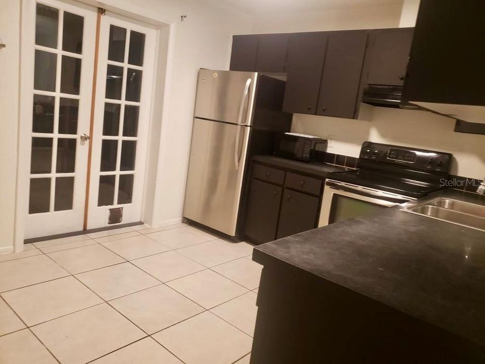 For Rent: $1,900 (3 beds, 2 baths, 1200 Square Feet)