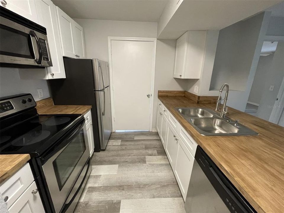 For Rent: $1,490 (1 beds, 1 baths, 665 Square Feet)