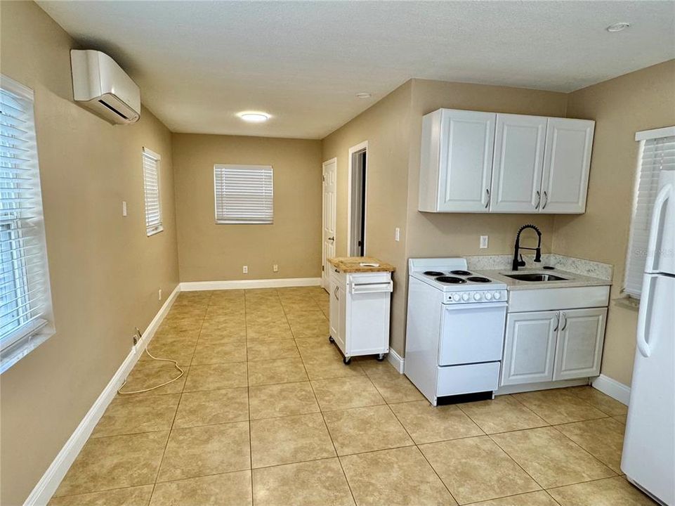 For Rent: $1,200 (1 beds, 1 baths, 475 Square Feet)