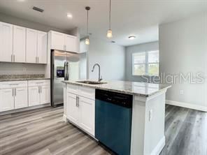 For Rent: $2,897 (4 beds, 2 baths, 1903 Square Feet)