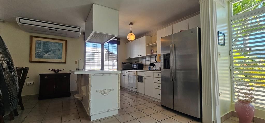 For Sale: $505,000 (4 beds, 2 baths, 2284 Square Feet)