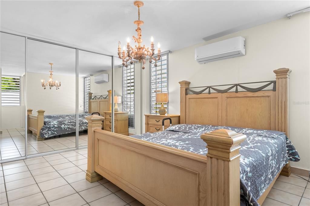 Под контрактом: $450,000 (4 спален, 2 ванн, 2284 Квадратных фут)