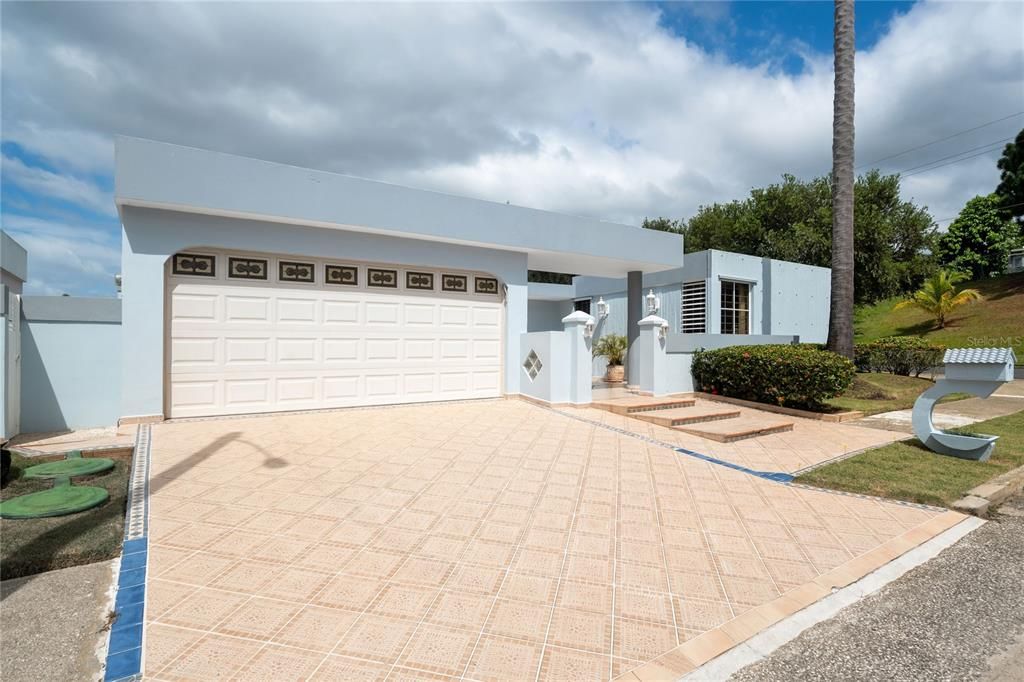 Под контрактом: $450,000 (4 спален, 2 ванн, 2284 Квадратных фут)