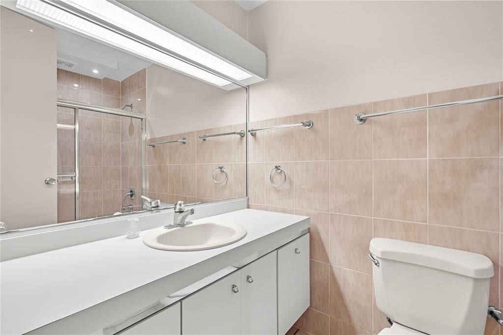 Под контрактом: $450,000 (4 спален, 2 ванн, 2284 Квадратных фут)