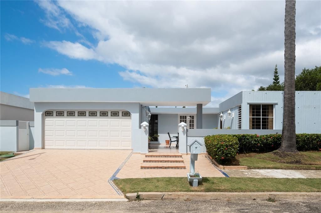 Под контрактом: $450,000 (4 спален, 2 ванн, 2284 Квадратных фут)