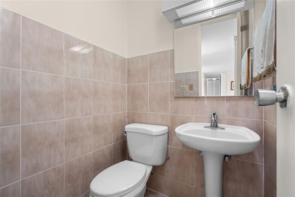 Под контрактом: $450,000 (4 спален, 2 ванн, 2284 Квадратных фут)